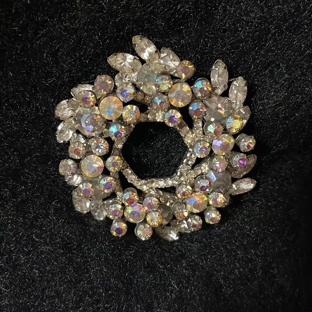 Pin broach iridescent stones Vintage 1960.  Beautiful sparkle